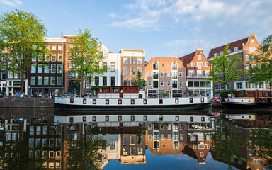 Fototapeta na wymiar Canal houses of Amsterdam