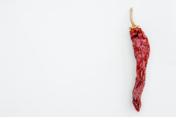 peperoncino essicato sulla destra