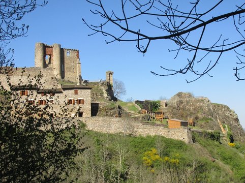Ch&acirc;teau de Rochebaron &agrave; Bas en Basset