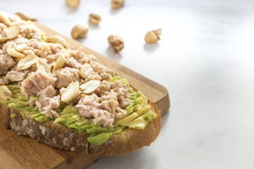 Bread with avocado, tuna and peanuts