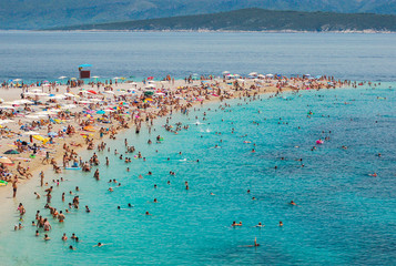 Berühmter Strand des Goldenen Horns auf der Insel Brac in Kroatien