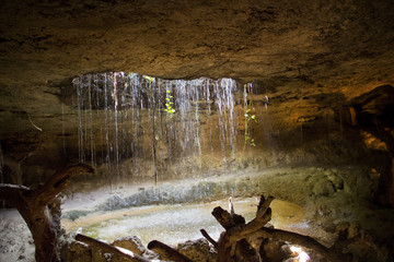 Wassereinbruch in einer Höhle