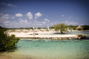 Strand mit Eisbonbonwasser