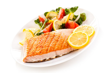 Grilled salmon with vegetables