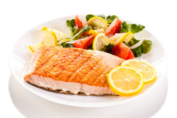 Grilled salmon with vegetables