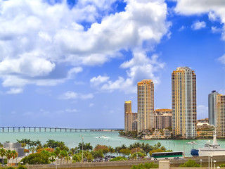 Fototapeta na wymiar View of downtown Miami with William Powell Bridge