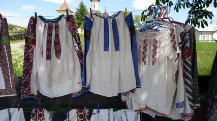Traditionelle Textilien mit Stickerein in Bukovina in Rumänien