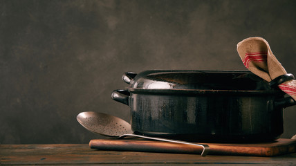 Roasting pot with lid