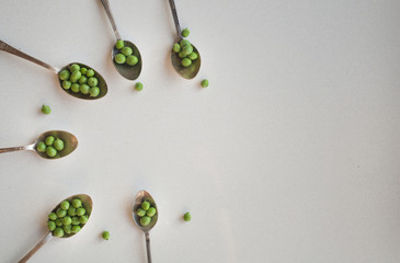 GREEN PEAS & SPOON