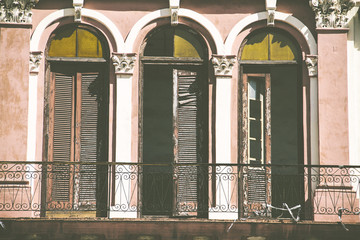 Cuban windows