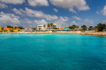Obraz premium Arriving at Bonaire, capture from Ship at the Capital of Bonaire, Kralendijk in this beautiful island of the Ccaribbean Netherlands, with its paradisiac beaches and water.
