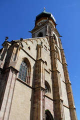 Fototapeta na wymiar la facciata gotica della parrocchiale di San Pietro ad Appiano (Bolzano)