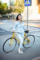 Fototapeta na wymiar Lovely woman woman with a bicycle