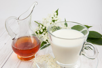 Elderflower (Sambucus nigra), milk and honey infusion for cough treatment