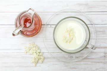 Elderflower (Sambucus nigra), milk and honey infusion for cough treatment