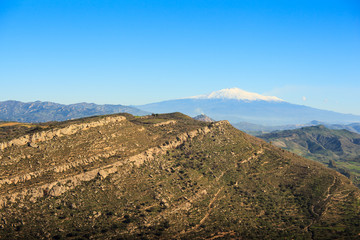 Fototapeta na wymiar View of Etna volcano and Sicily field