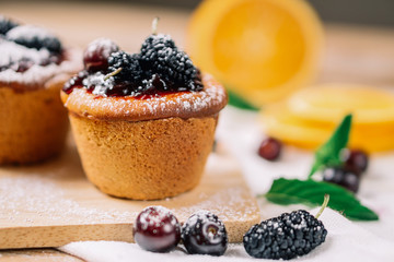 Cupcake de moras y cerezas