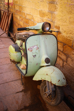 Abandoned Bike has seen better days