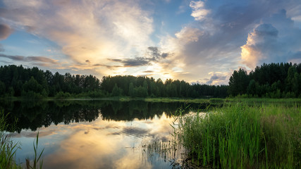 летний пейзаж на пруду вечером на закате, Россия, Урал, август © 7ynp100