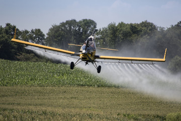Fototapeta na wymiar crop duster, aircraft, airplane, flight, flying, dusting the crops,