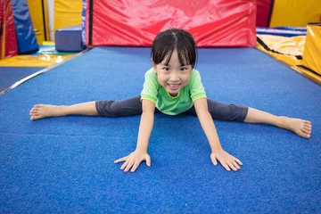 Fototapeten Asian Chinese little girl playing indoor © Tan Kian Khoon