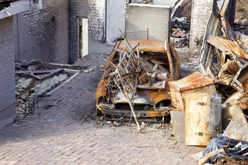 Fototapeta na wymiar House and car destroyed by a huge fire