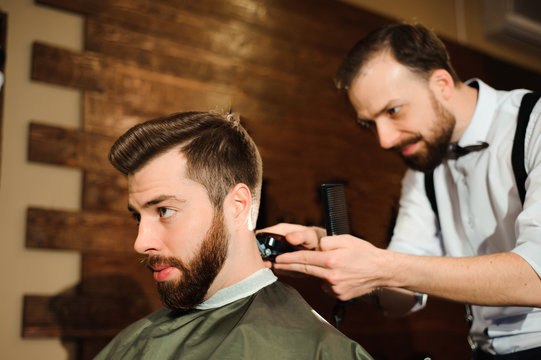 Master cuts hair and beard of men in the barbershop Stock Photo | Adobe  Stock