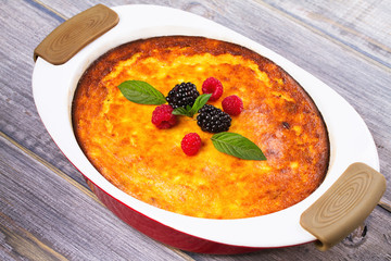 Cheesecake, garnished with berries and peach