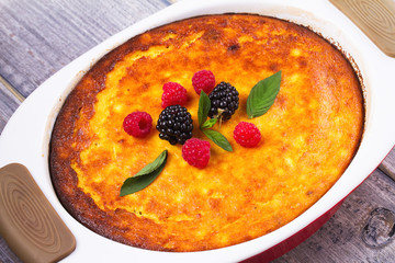 Cheesecake, garnished with berries and peach