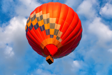 Fototapeta premium A balloon flies over the lake