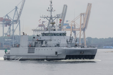 MINEHUNTER - The Norwegian warship leaves the port © Wojciech Wrzesień