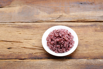 Cooke riceberry on wooden table