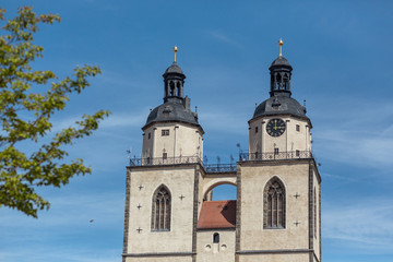 Fototapeta na wymiar Wittenberger Stadtkirche im Sommer 2017