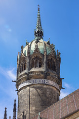 Schlosskirche Lutherstadt Wittenberg bei blauem Himmel