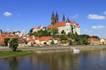 Fototapeta na wymiar Elbe river and Castle in Meissen, Saxony