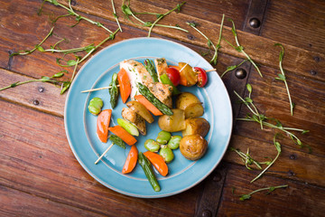 Plate with healthy skewers with chicken, top view.