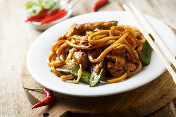Chinese noodles with chicken and vegetables