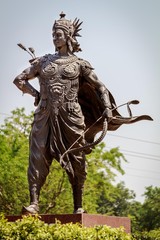 Obraz premium Statue of the great archer Arjuna