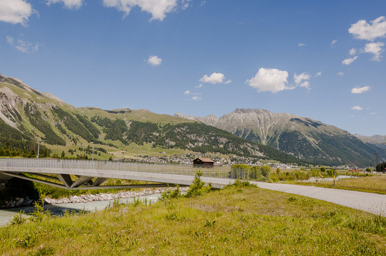 Samedan, Engadin, Oberengadin, Flaz, Fluss, Br&uuml;cke, Punt le Mont, Wanderweg, Alpen, Graub&uuml;nden, via Engiadina, Sommer, Schweiz