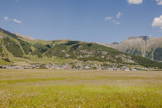 Samedan, Engadin, Oberengadin, Dorf, Alpen, Graub&uuml;nden, Wanderweg, Inn, Fluss, Wanderferien, Sommer, Schweiz