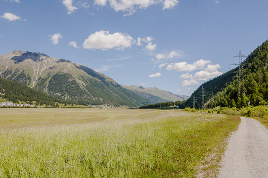 Samedan, Engadin, Oberengadin, Alpen, Graub&uuml;nden, Wanderweg, Flaz, Fluss, Uferweg, via Engiadina, Wanderferien, Sommer, Schweiz