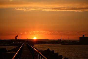 coucher de soleil port et mer