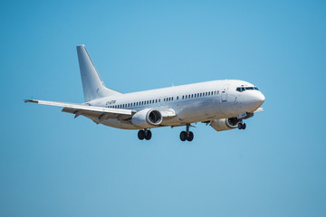 Fototapeta na wymiar FARO, PORTUGAL - Juny 30, 2017 : Flights aeroplane landing on Faro International Airport.