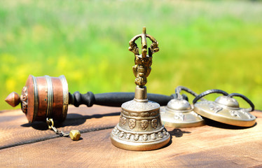 Obraz premium copper bell with Tibetan religious objects, close up