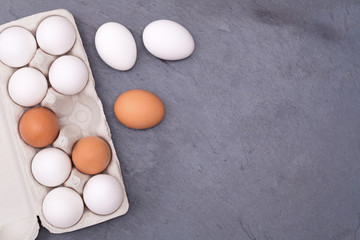Eier Schachtel Eierschachtel Ei Schieferplatte Essen Textfreiraum von oben