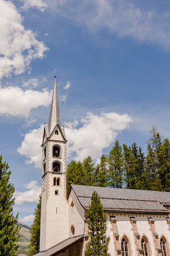 La Punt, Chamues-Ch, Dorfkirche, San Andrea, Oberengadin, Engadiner Dorf, Albula, Passstrasse, Sommersport, Alpen, Inn, Fluss, Graub&uuml;nden, Sommer, Schweiz