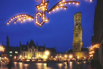 Obraz premium Dzwonnica w Christmas Bruges, Belgia