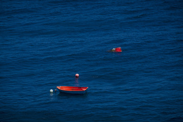 Fototapeta premium Bright boat on the ocean