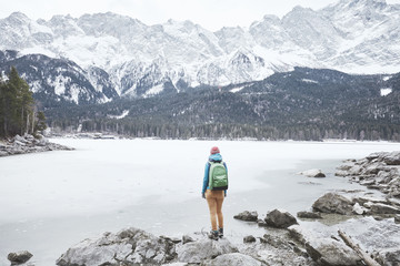 Fototapeta premium Tourist at winter mountain lake