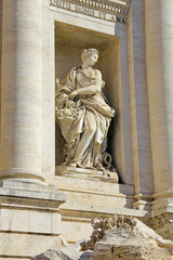 statues in the trevi fountain